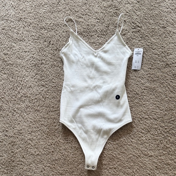 NWT Abercrombie Ribbed Cream Bodysuit S - Picture 1 of 4